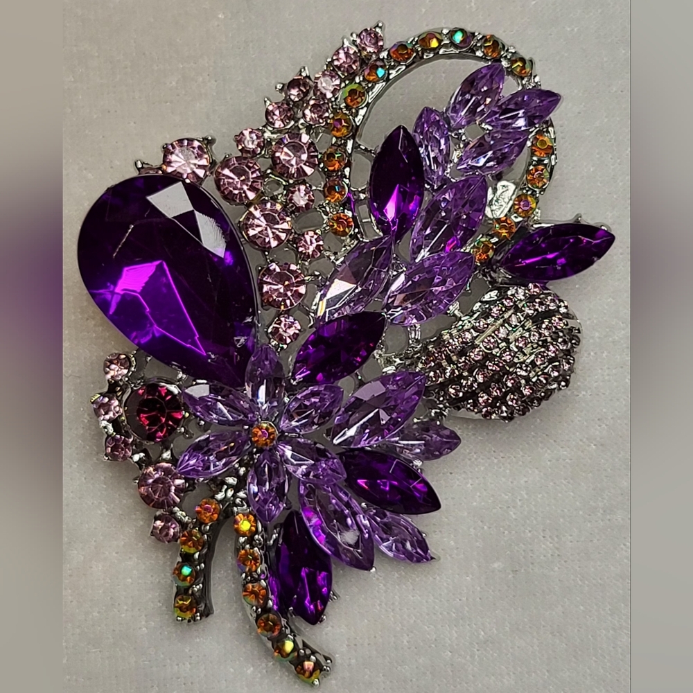 NEW Vintage-style Elegant Purple and Pink Crystal Brooch / Pin